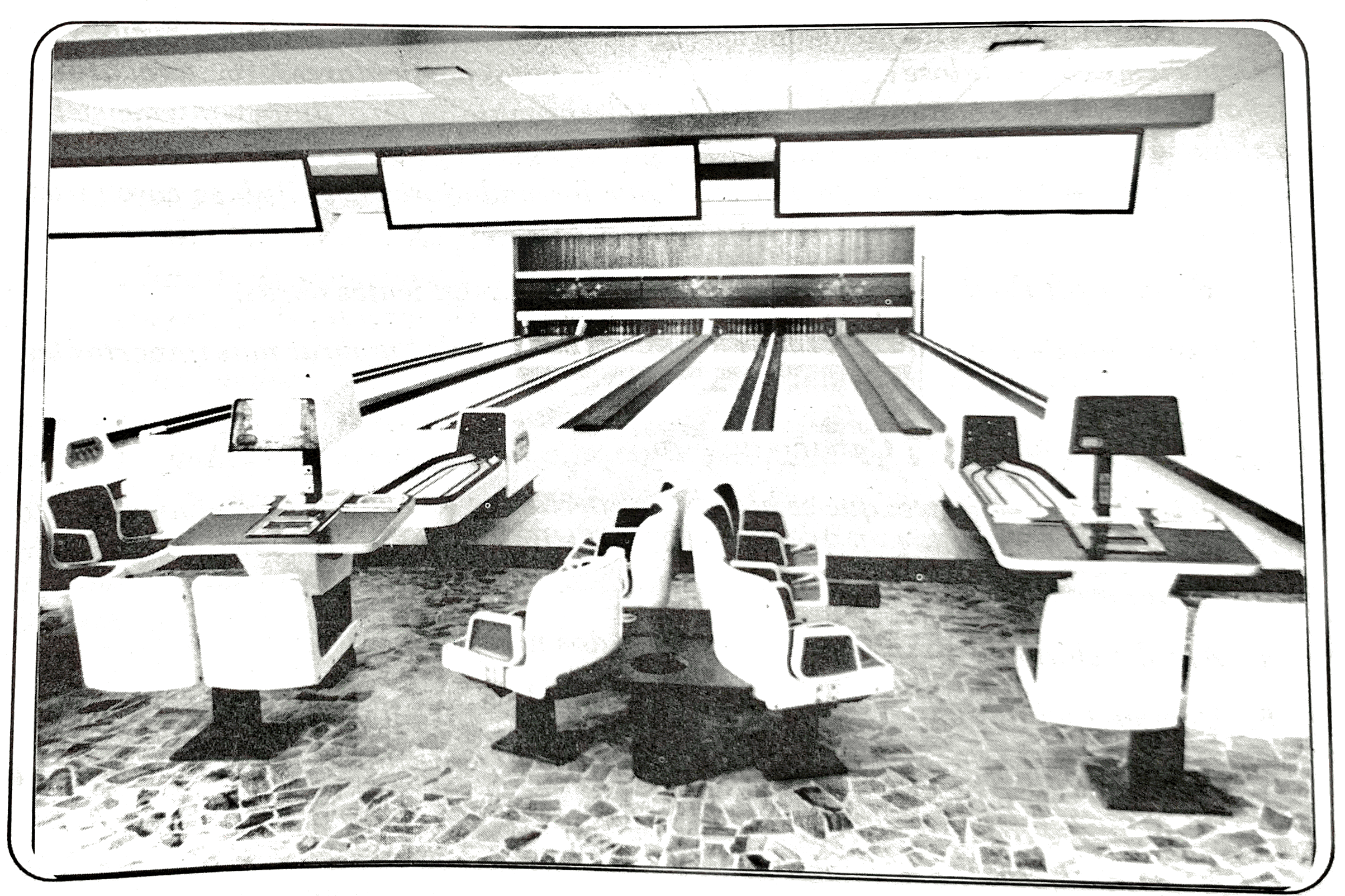 Implementación de BowlingImplementada como parte de la expansión deportiva que el Club tuvo a otros deportes, incentivando la diversidad deportiva entre sus miembros integrantes.